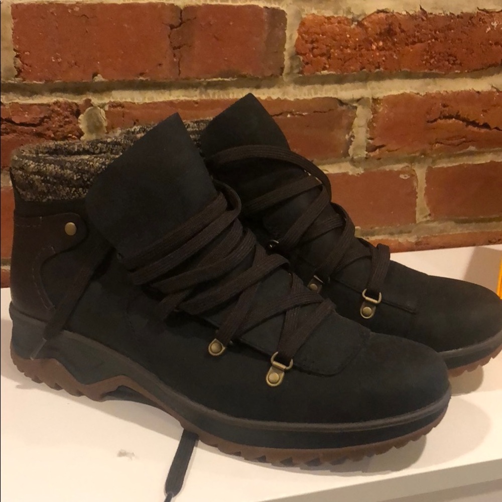 Merrell Hiking Boots! BRAND NEW W/OUT TAGS!